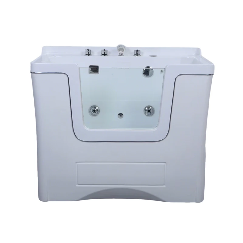 Роскошная отдельно стоящая спа-ванна в помещении