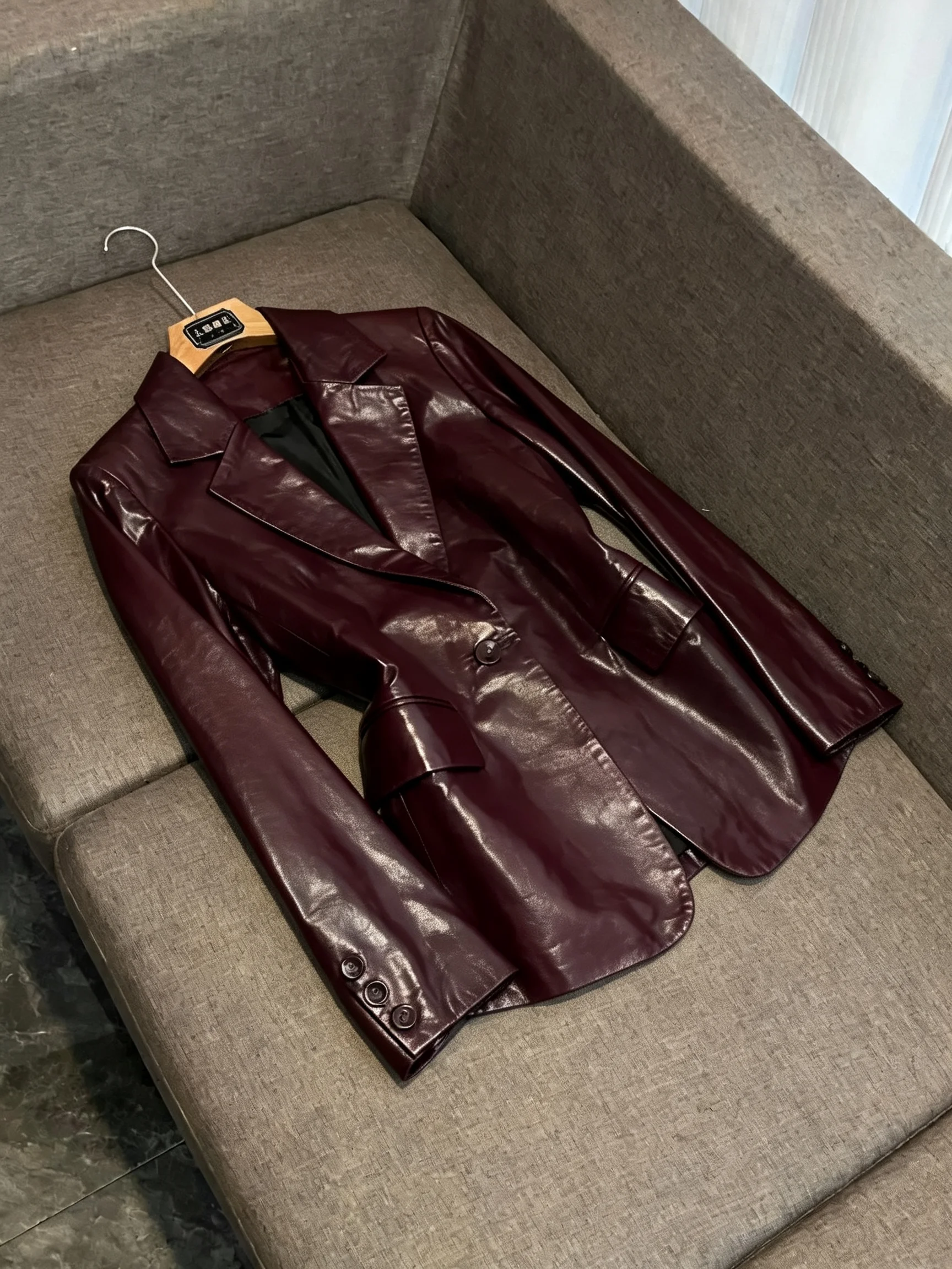 Retro Style Fashionable Slim Fit Women's Leather Jacket Double Row Buttons Bright Surface Short Coat Business Casual Z885
