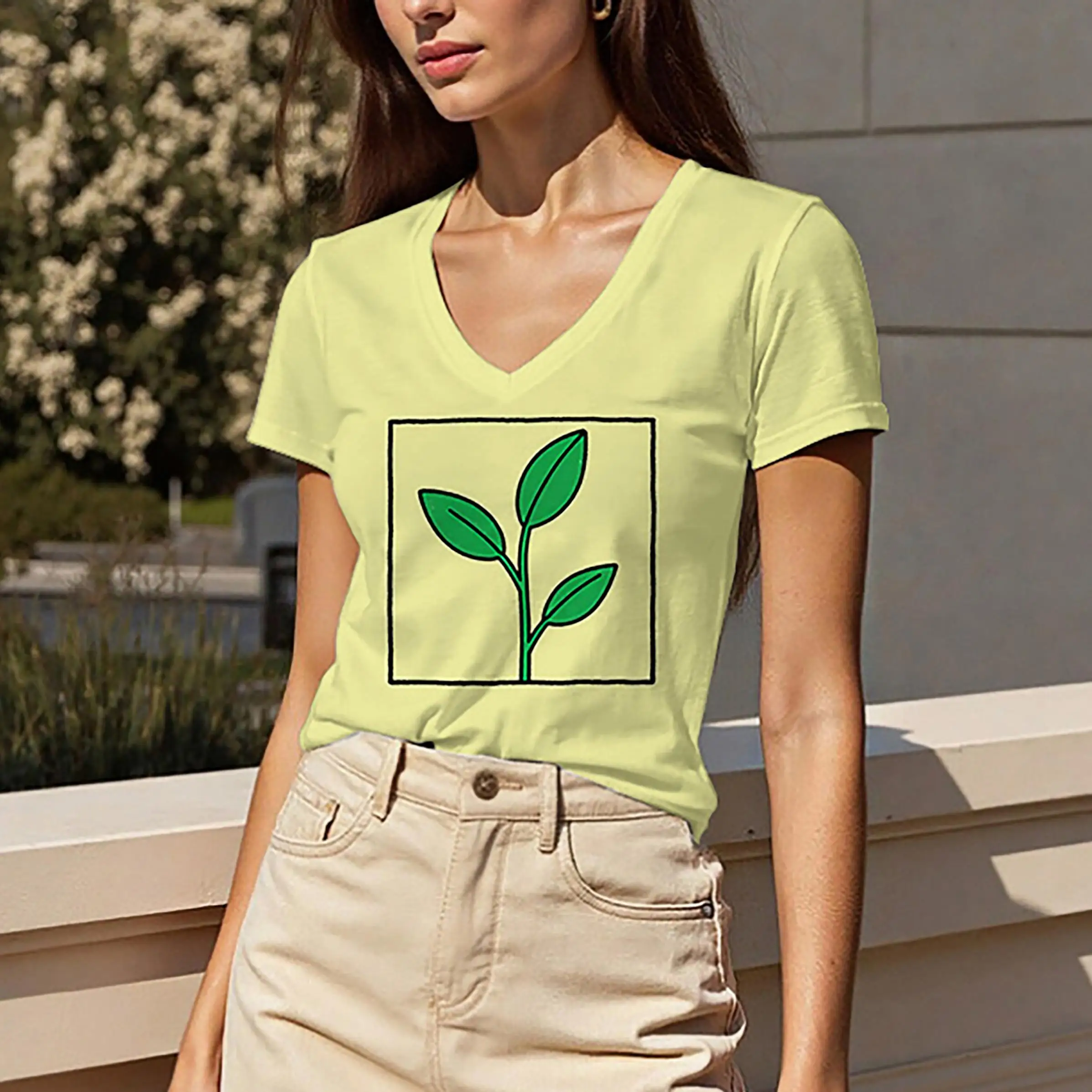 T-shirt z krótkim rękawem i dekoltem w serek o regularnym kroju, letnia odzież damska, standardowa długość, damski top z wzorem liści.