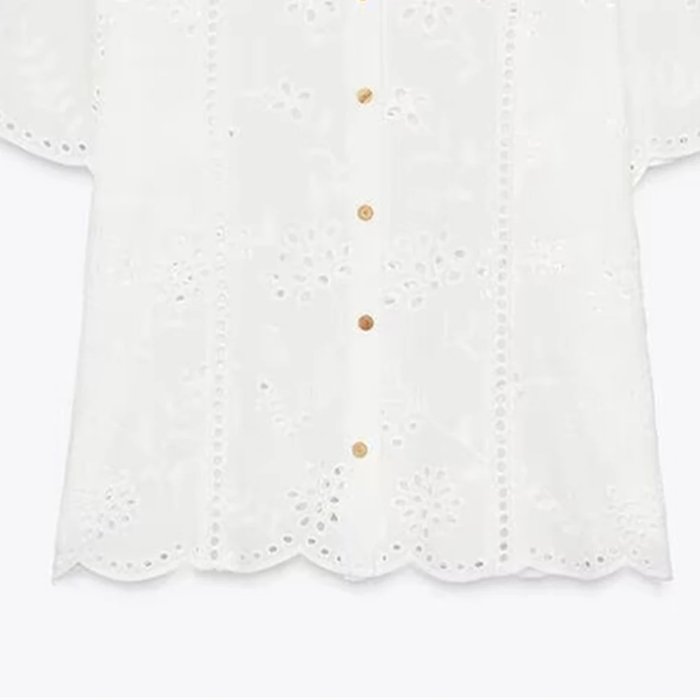 Atasan Kemeja Wanita Modis dan Serbaguna Bordir Berongga Kerah Lengan Pendek Sederhana Atasan Kemeja Baru Musim Panas