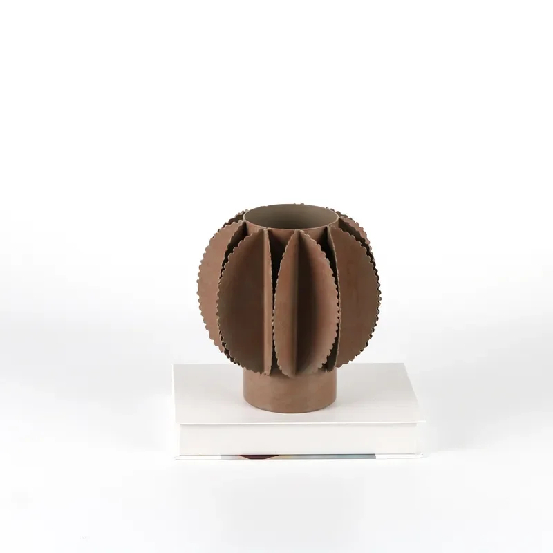 New Arrival Luxury Nordic Home Decor Custom Wholesale Light Minimalist Creative Metal Vase Resin Vases