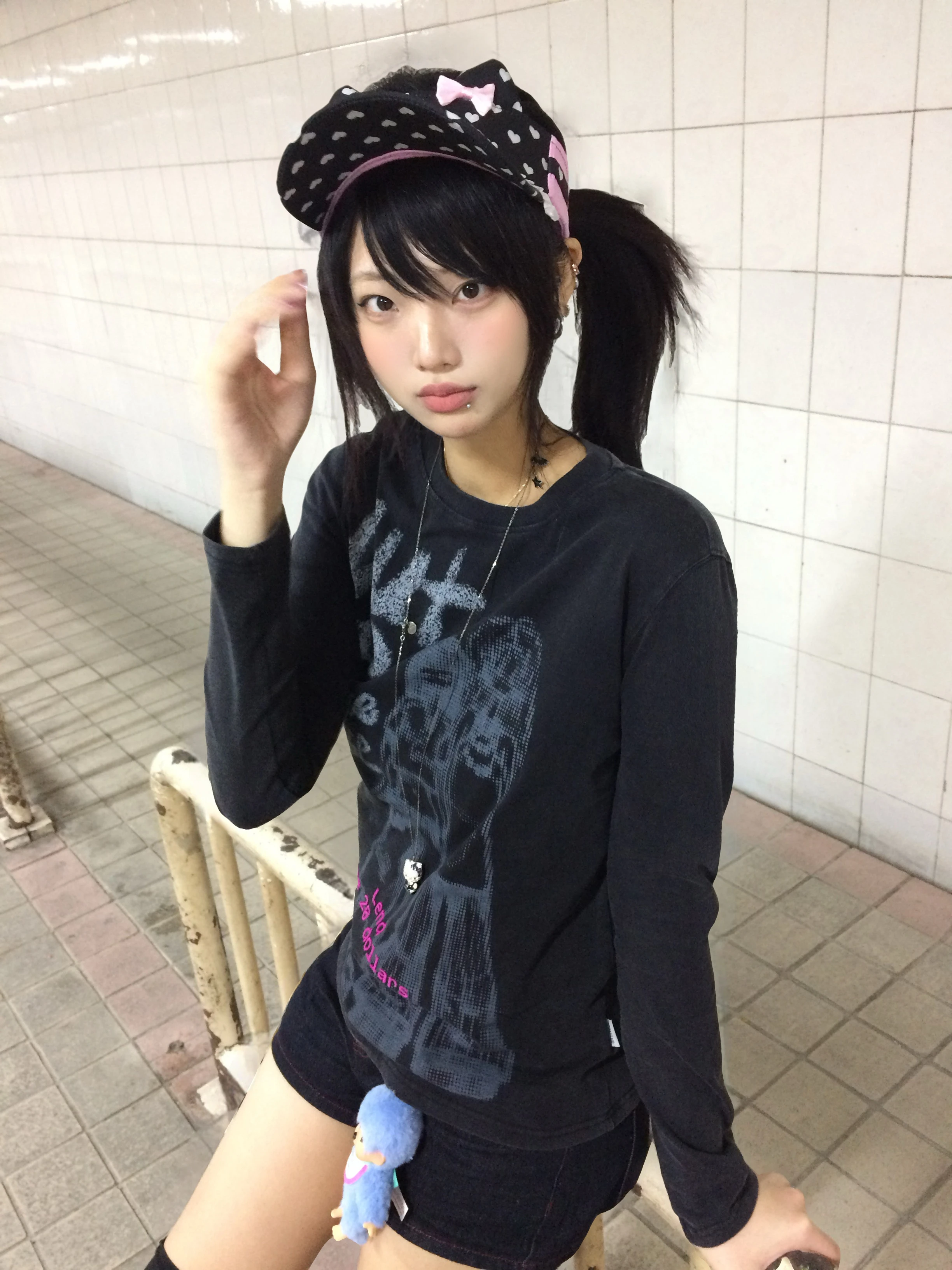 Karrram Japanisches Y2k Anime-Print-T-Shirt im Trashy-Stil der 2000er Jahre, langärmeliges schwarzes Oberteil, Vintage Harajuku Streetwear, amerikanischer Retro-Look – Detail 4