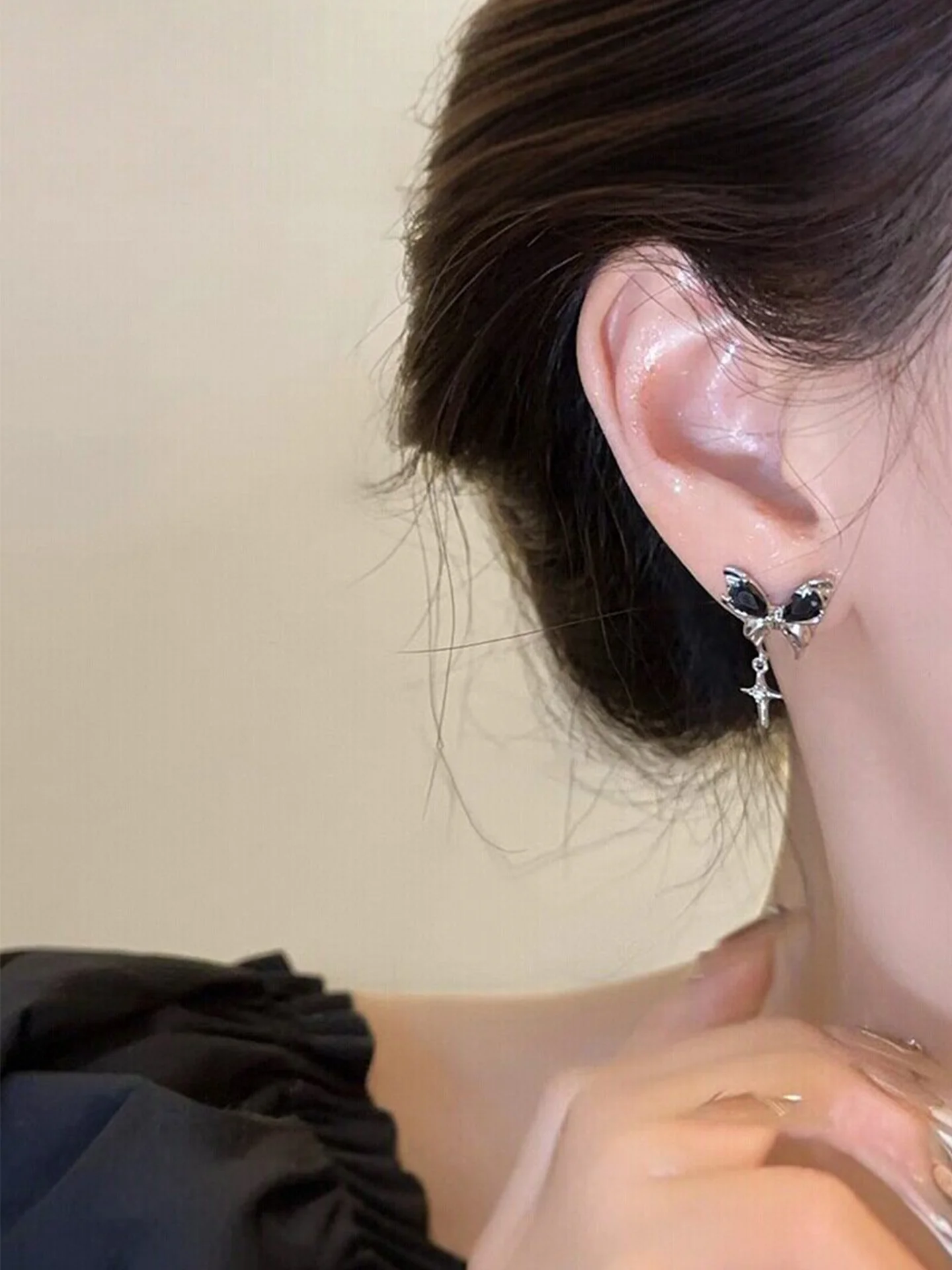 Brincos Borboleta com Franjas  Nuda Studio: Luxo e Estilo Minimalista Feminino, Sensação de Alta Qualidade, Estilo Fr...