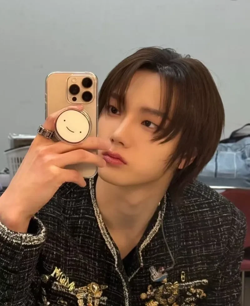 الكورية الذكور المشاهير شخصية IP الحيوان صورة حامل هاتف أكريليك لطيف قابلة للتطوير الهاتف سطح المكتب حامل المشجعين جمع هدية #4