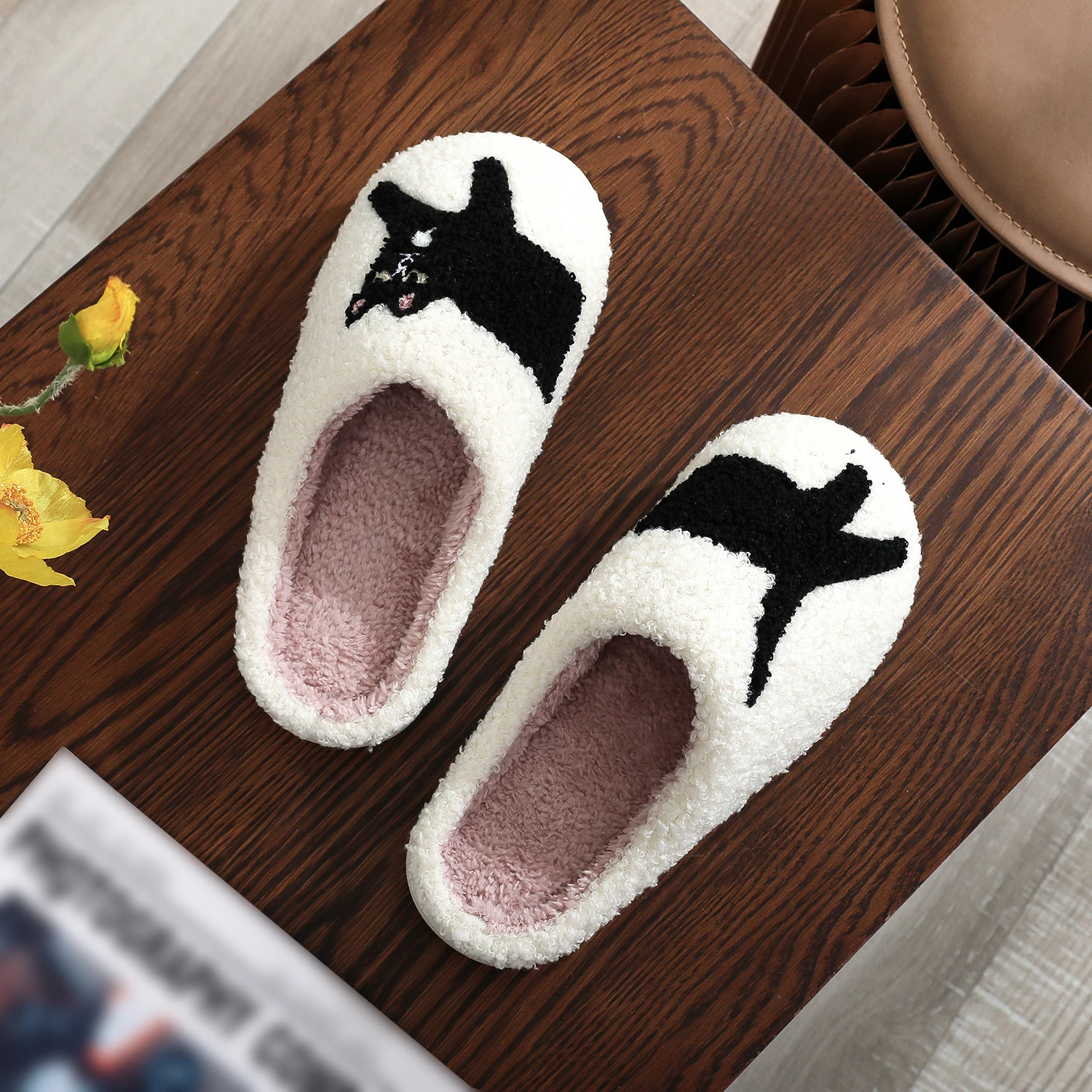 Zapatillas de interior antideslizantes con patrón de gato negro, bordado fino, relleno, plataforma para el hogar, lana acogedora, pantuflas de algodón, Regalo para mamá