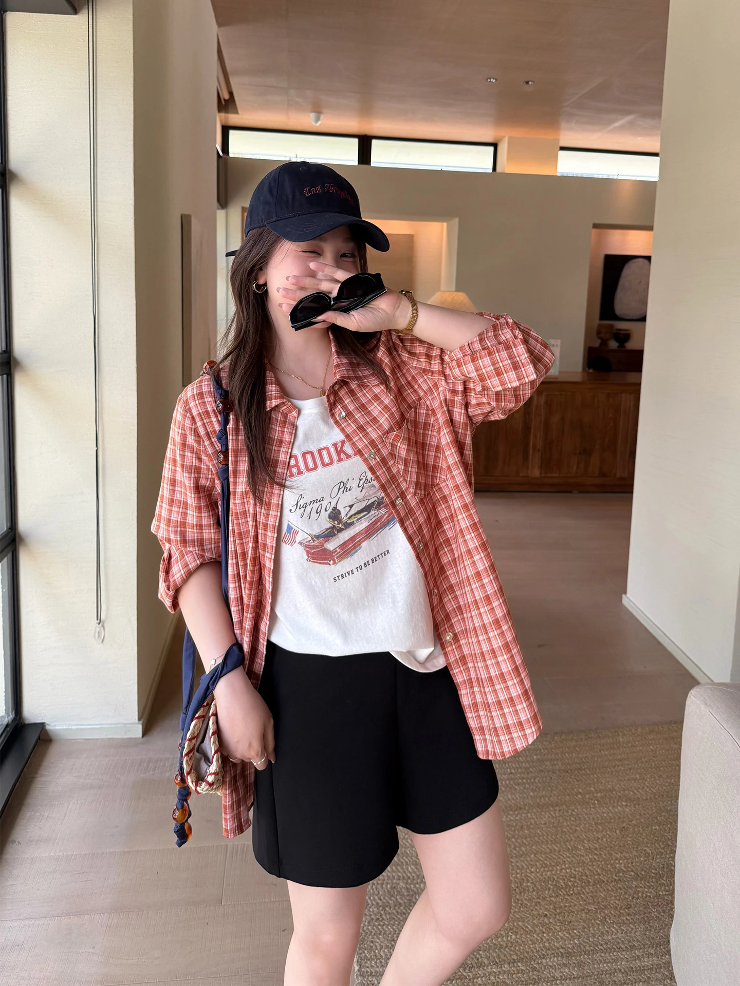 

Женская повседневная рубашка в клетку больших размеров, весенняя, с защитой от солнца, свободного кроя, в корейском стиле, с принтом Big Sister MM, с длинными рукавами