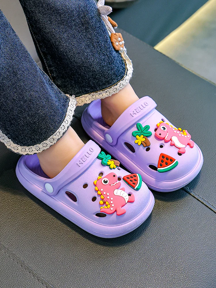 

Boys and girls can wear cute and innocent dinosaurs, and slippers can be worn indoors and outdoors