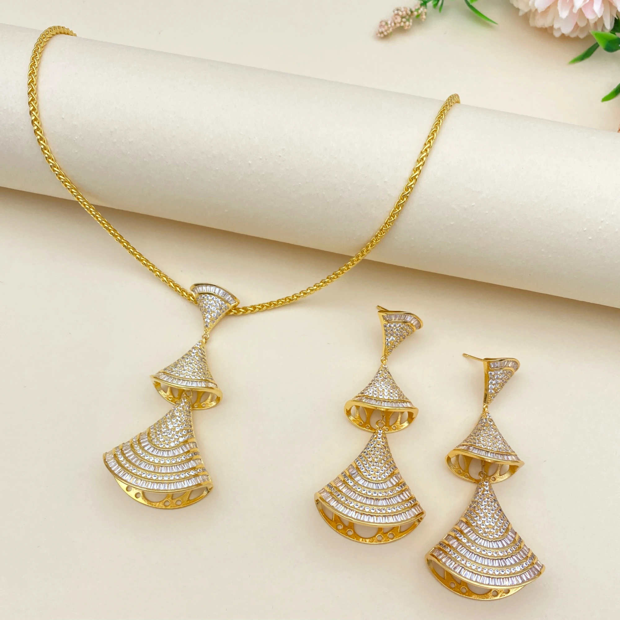 

Flora Luxury White Zircon Bell 2-Piece Set Necklace Earrings for Women Hollow Bell Dense Inlay Women’s Luxury Must-Have Gift Box