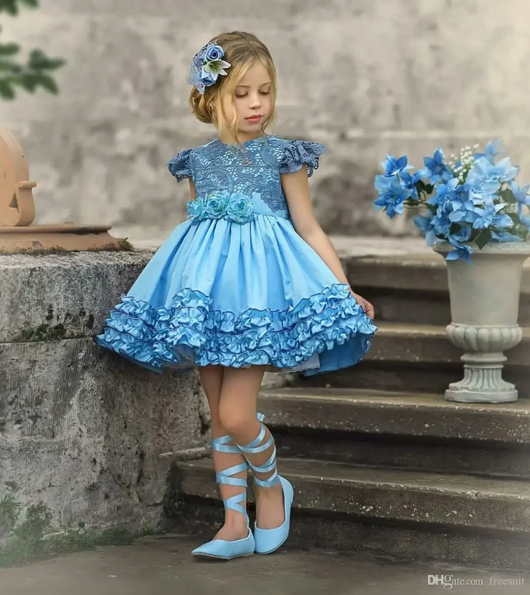 Blaue geschwollene Blumenmädchenkleider für die Hochzeit, Mini-Spitze, Satin, O-Ausschnitt, Applikation, Prinzessin, Geburtstagsfeier, Erstkommunion, Ballkleider