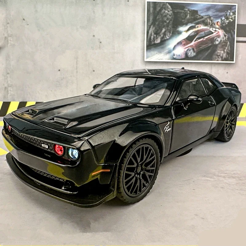 

1:32 Dodge Challenger SRT Alloy Musle Car Model Diecasts Metal Sports Car Model Simulation Sound Light Collection Kids Toys Gift