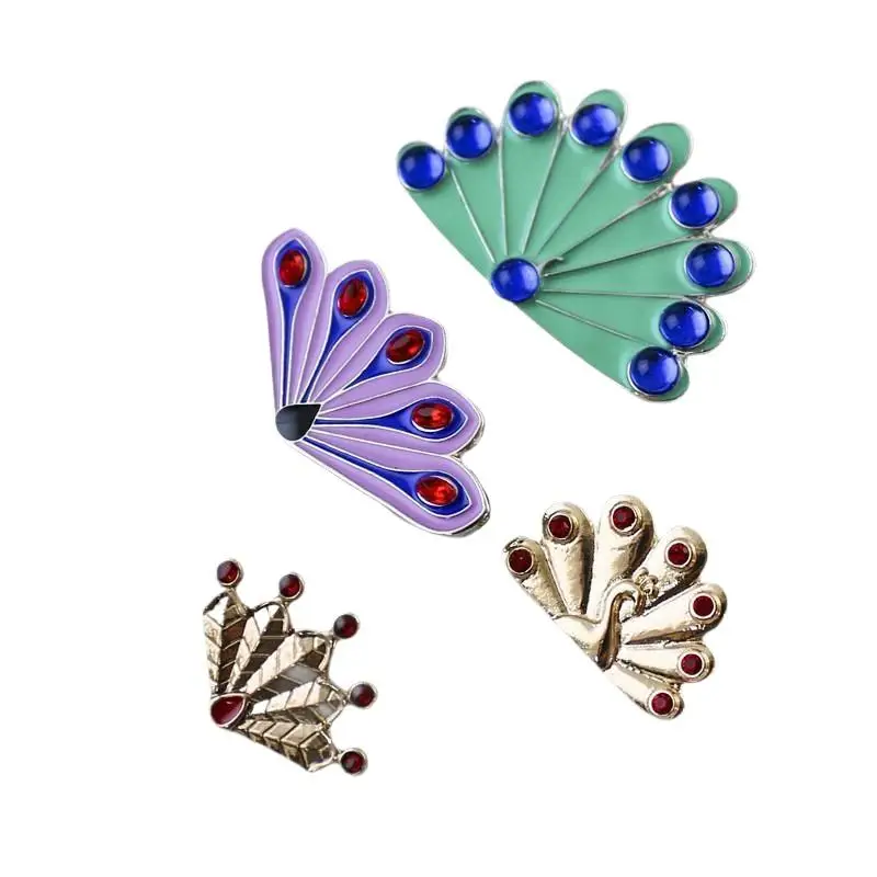 1Pcs Role Play Props Men And Women Backpack Jewelry Gift Crystal Diamond Peacock Animal Pin Anime Creative Fantail Brooch