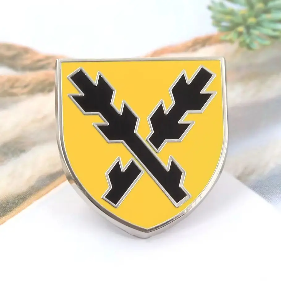 Broche de escudo de Leipa de Kingdom Come Deliverance - Pin de esmalte con el escudo de armas de Sir Hans Capon, insignia metálica de caballero medieval para