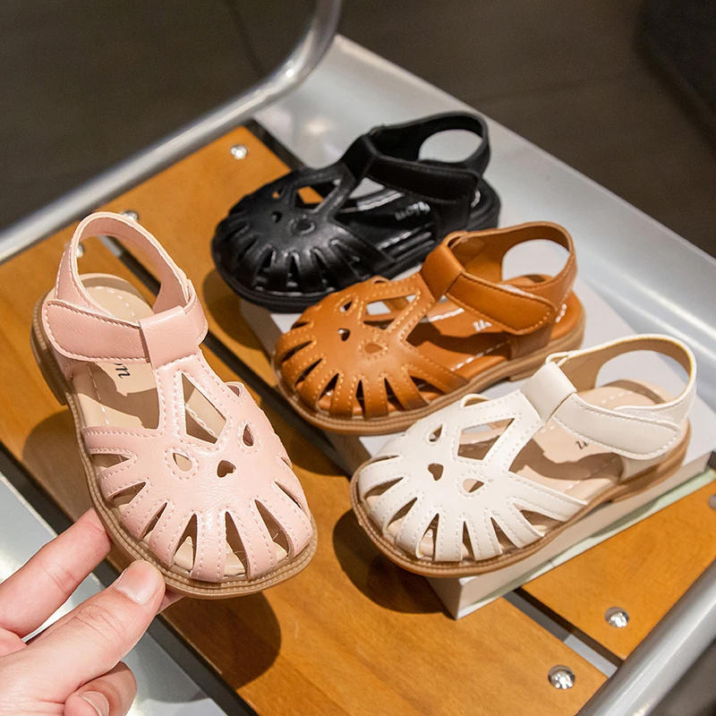 New Girls Summer Sandals Cut-outs T-strap Children Princess Hollow Sandals Soft Sweet Classic High Quality Toe-capped Anti-kick