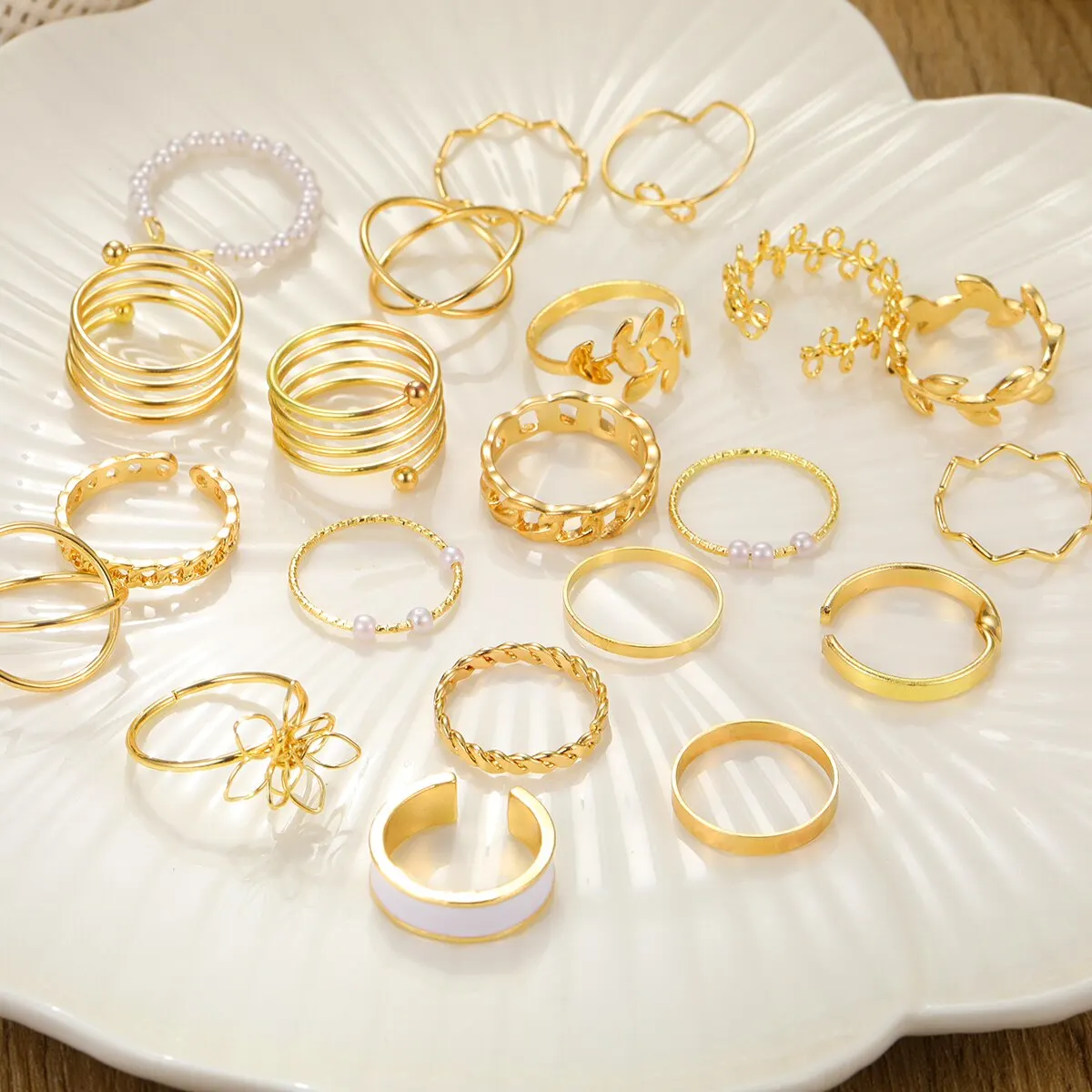 21 Sets Of Ladies Ewelry European And American New Creative Simple Temperament Flowers Spiral Pearl Ring Gold image 3