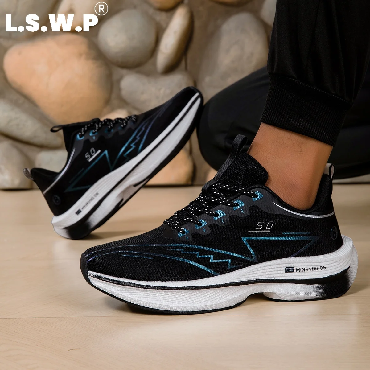 Men's casual sports shoes  Men Carbon Plate Running Shoes Gradient Fly‑knit Upper Lightweight Elastic Sport Sneakers