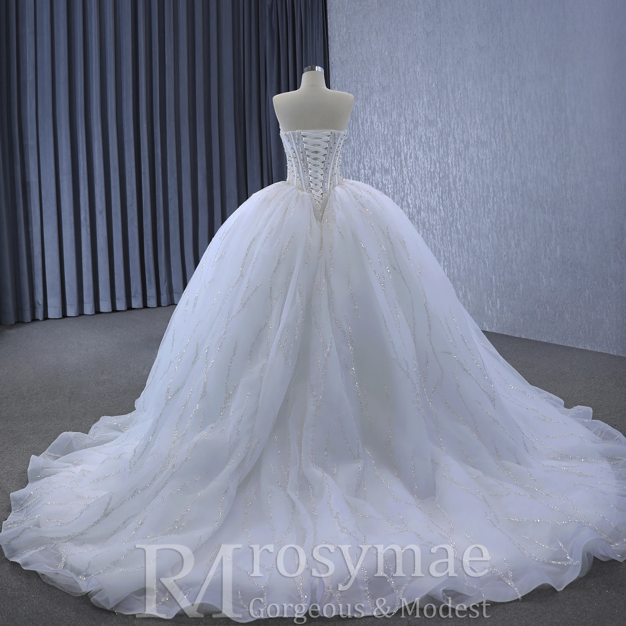 فستان زفاف Rosymae فاخر على شكل قلب وخط عنق على شكل قلب وصدرية شفافة أنيقة فستان زفاف أبيض