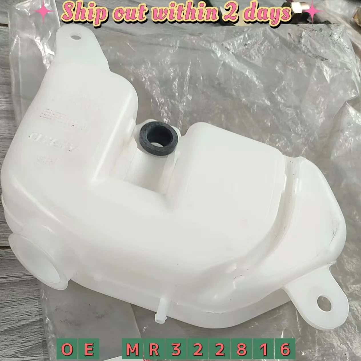 

Rear window washer box Liquid storage tank For Mitsubishi Pajero Montero Sport MR322816