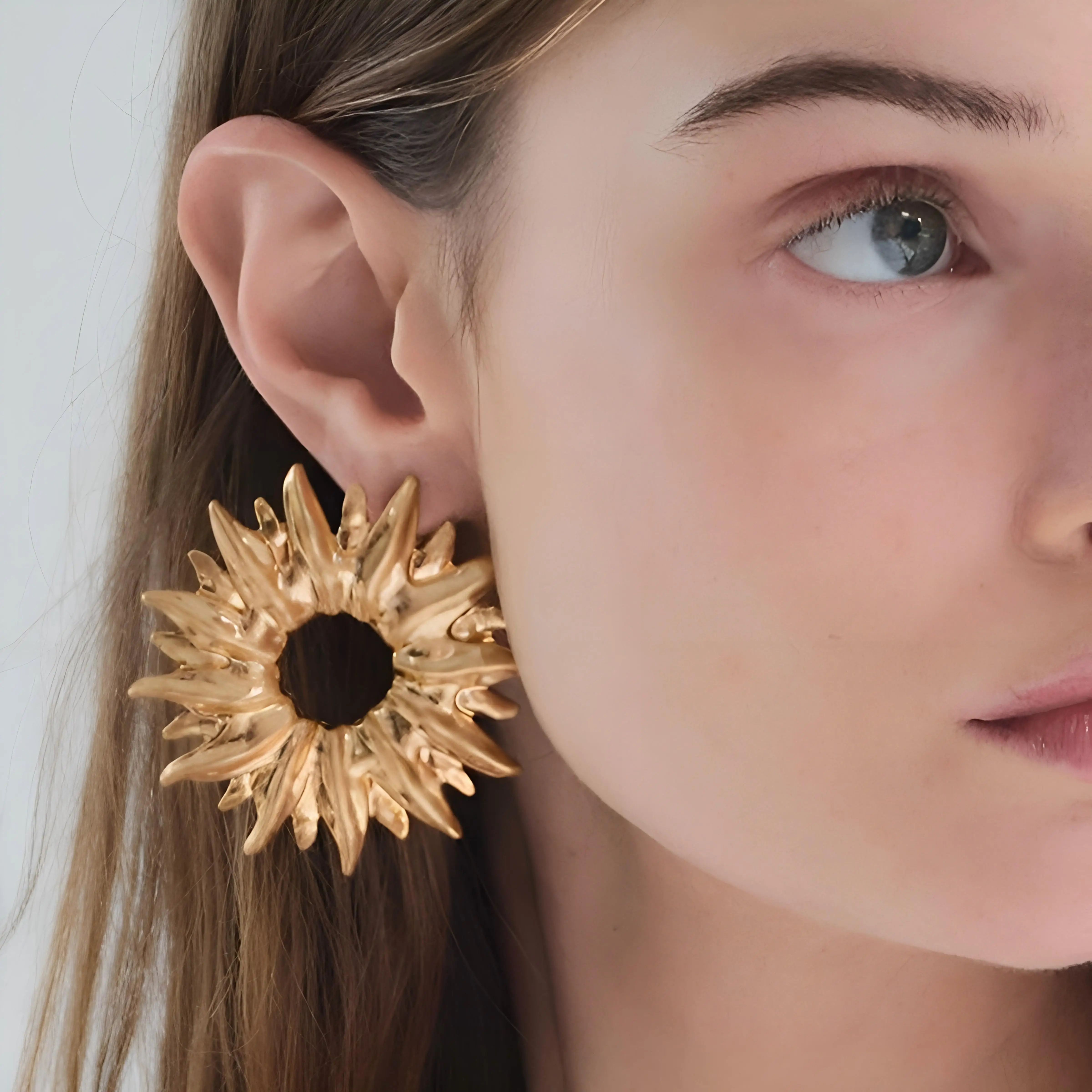 Light Luxury 18k Gold Plated Sunflower Hollow Flower Earrings Stainless Steel Women Rust Proof Exquisite Jewelry Bijoux