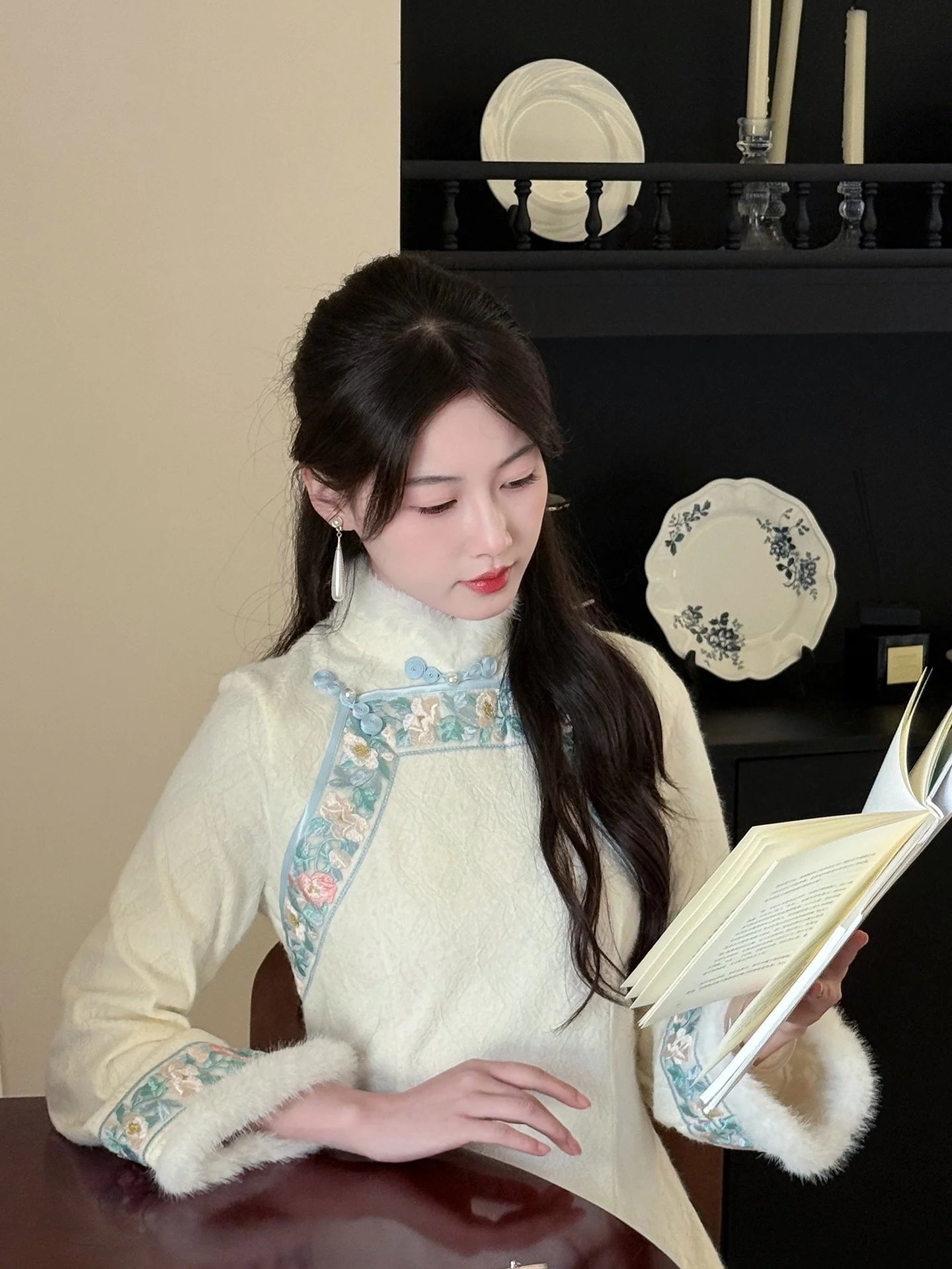 改良されたチャイナドレス白古典的なエレガンスレトロ中華民国スタイル若い女の子の雰囲気秋冬新作