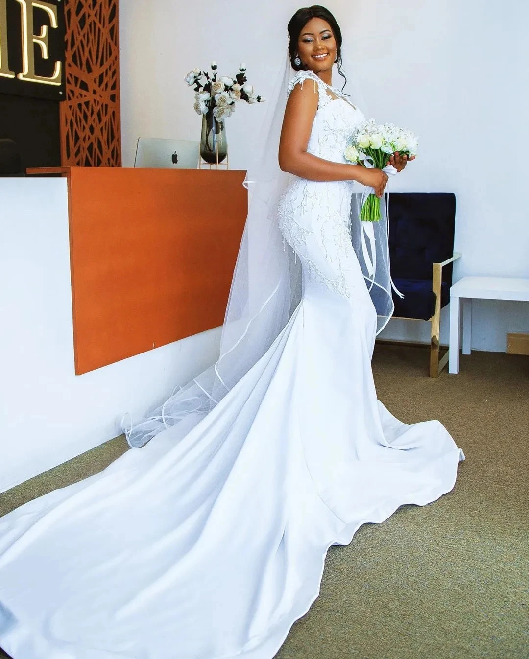 Maniche ad aletta abiti da sposa africani sirena Appliques trasparenti Plus Size abiti da sposa da donna per ragazze nere