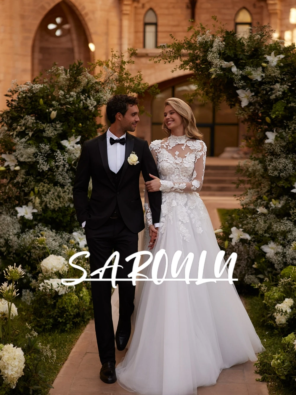 

White Floral Appliques A Line Wedding Gown Two Pieces Open Back Delicate Bridal Gown Customized Elegant Classic Women Wear