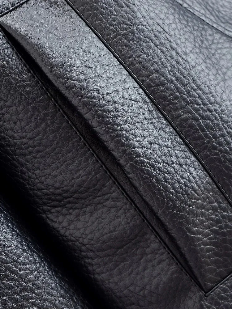 سترة نسائية لخريف 2025 بتصميم جديد من الجلد الصناعي الأسود للنساء بأكمام طويلة ورقبة عالية معطف دراجة نارية للخريف والشتاء