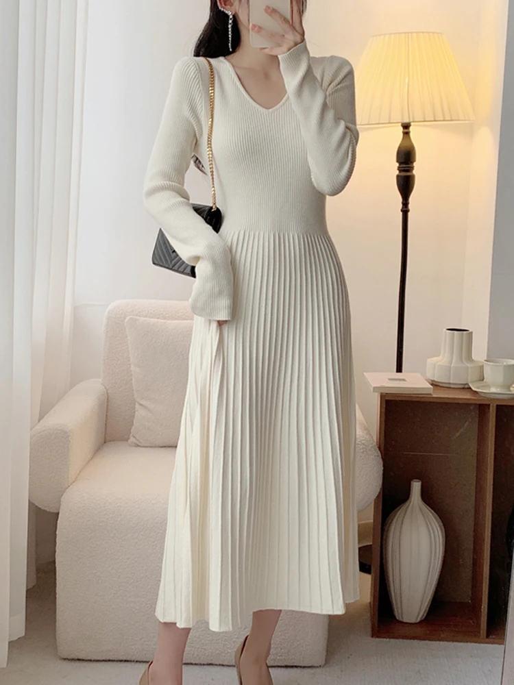 

Women V-Neck A-Line Advanced Sense Knitted Dress Autumn Winter New French Temperament Slim Priming Pleated Sweater Skirt 2024