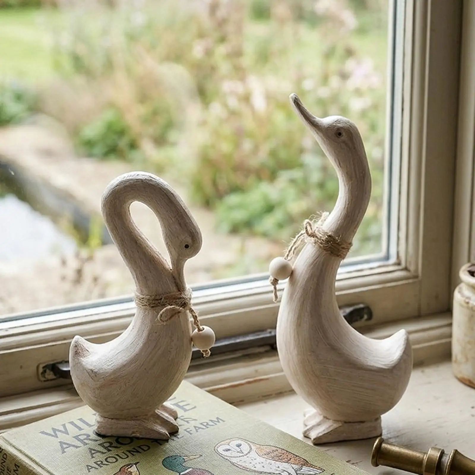 2x Duck Statue Decorative Birthday Gift Wooden Figurine Animal Sculpture Ornament for Hallway Living Room Housewarming Bookshelf