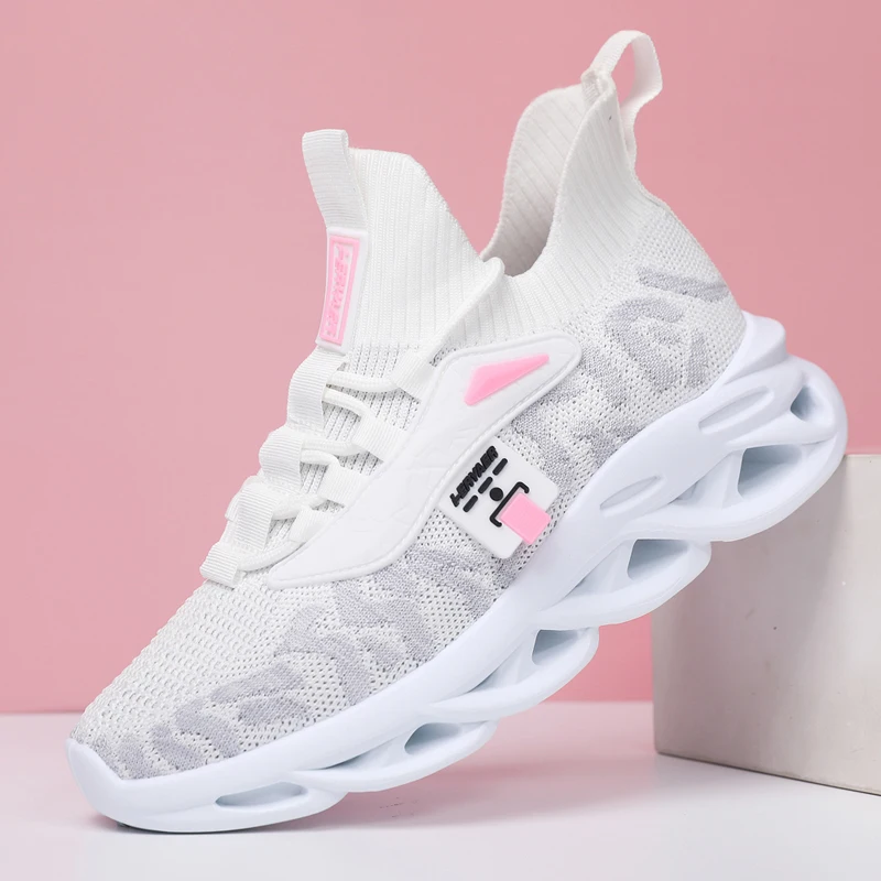 

Лето 2025 г., новые удобные ультралегкие высококачественные спортивные повседневные мужские туфли для папы на открытом воздухе, дышащие кроссовки с полой сеткой