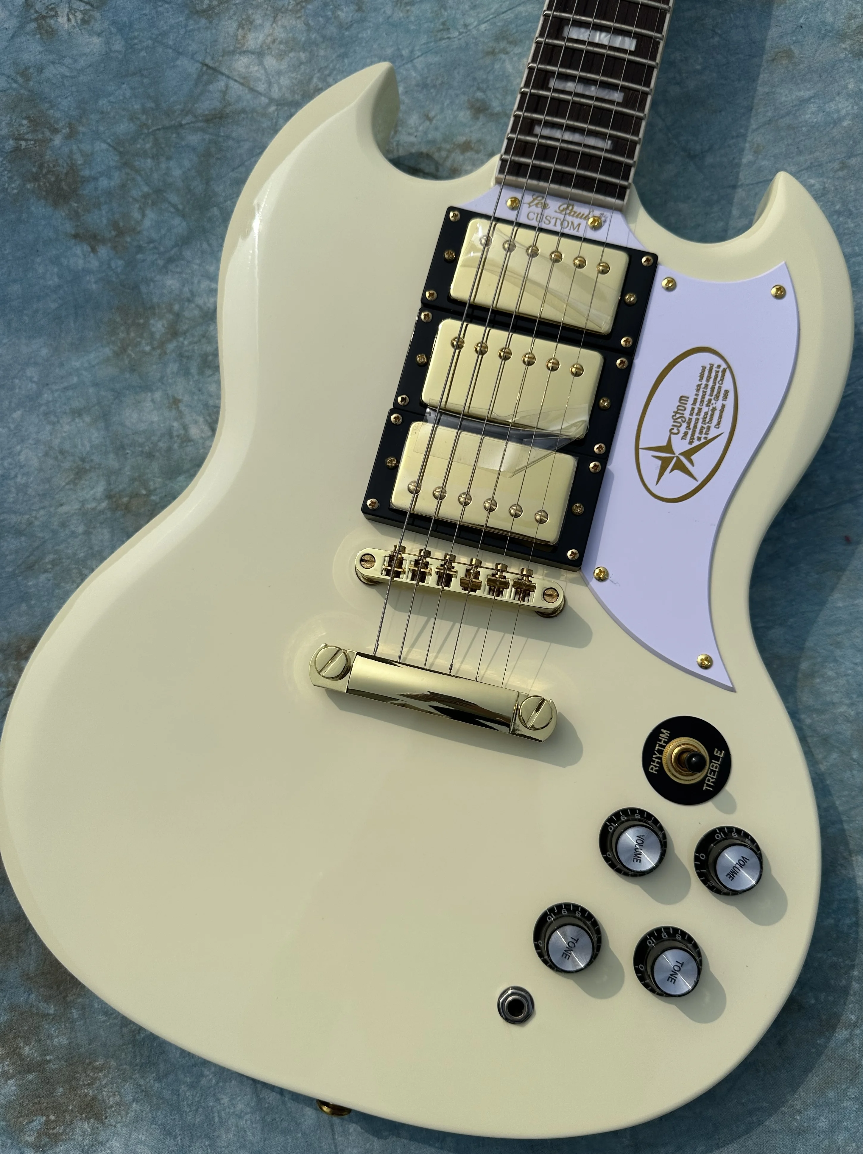 Customized electric guitar, SG electric guitar, cream white, Peach blossom core wood body, rose wood fingerboard，in stock, quick