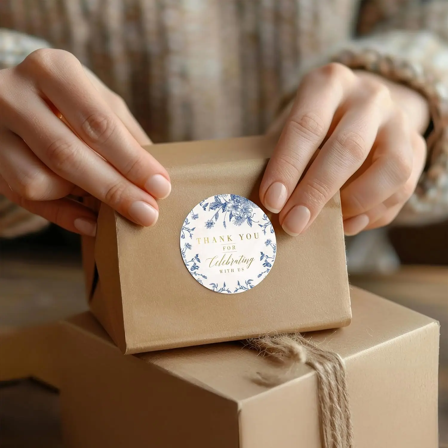 adesivos-personalizados-de-qualquer-formato-etiquetas-de-logo-personalizadas-a-prova-d'Agua-de-grande-tamanho-adesivos-personalizados-para-logo-de-empresa-e-decoracao-de-casamento