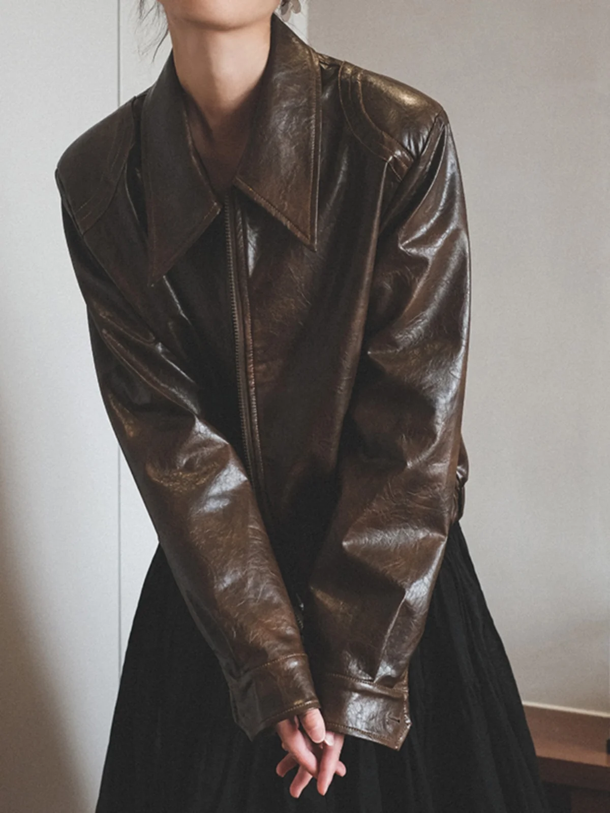 

Original Design Retro PU Leather ort Jaet oulder Padded Oil Waxed Biker Jaet Street Sle Zipper Closure Long Sve