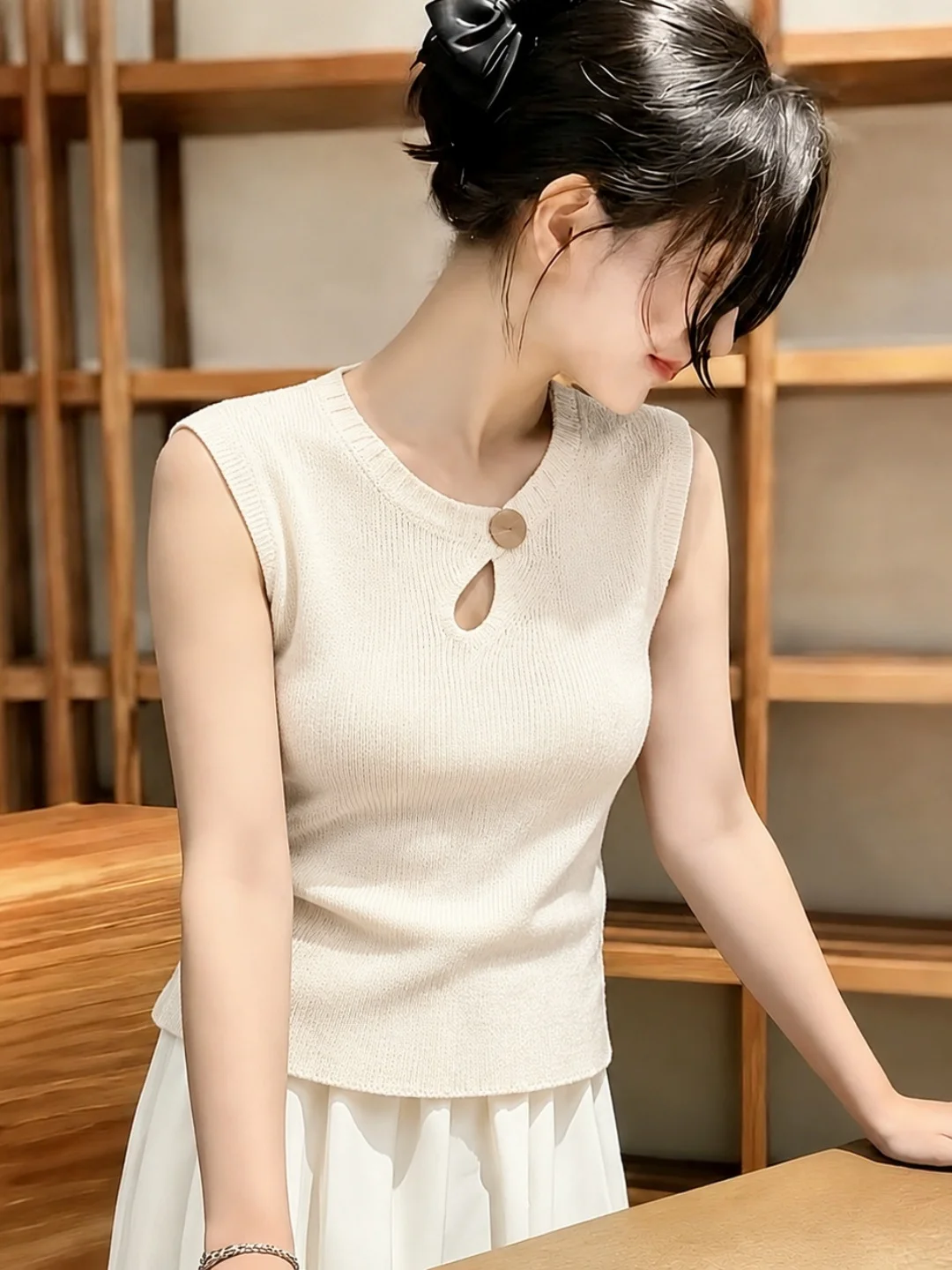 

Lightweight Ice Silk Knitted Vest round Neck Hollow out Design Summer Fashionable Versatile Elegant Women's Top Flower Cardi