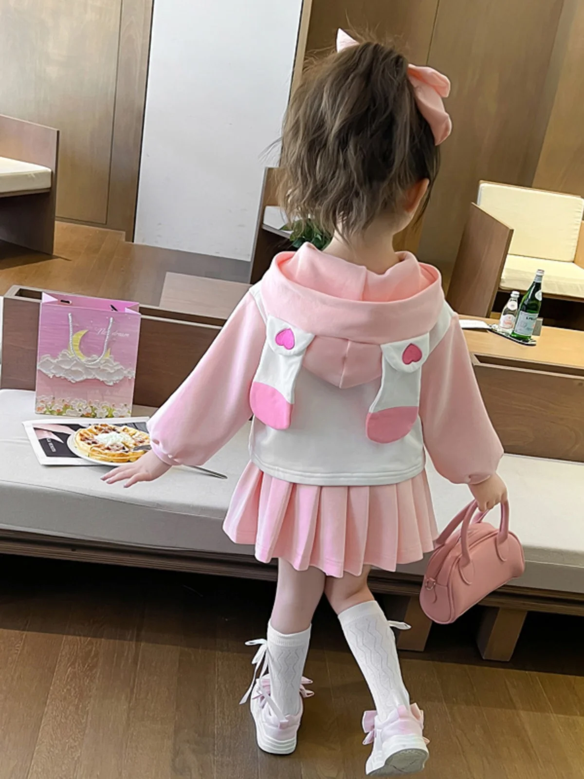 

Cute Girl's Autumn Long Sve Sweatirt Set with Pleated Skirt Two-Piece Suit New 2024 Cotton Faion Ensemble for Babies