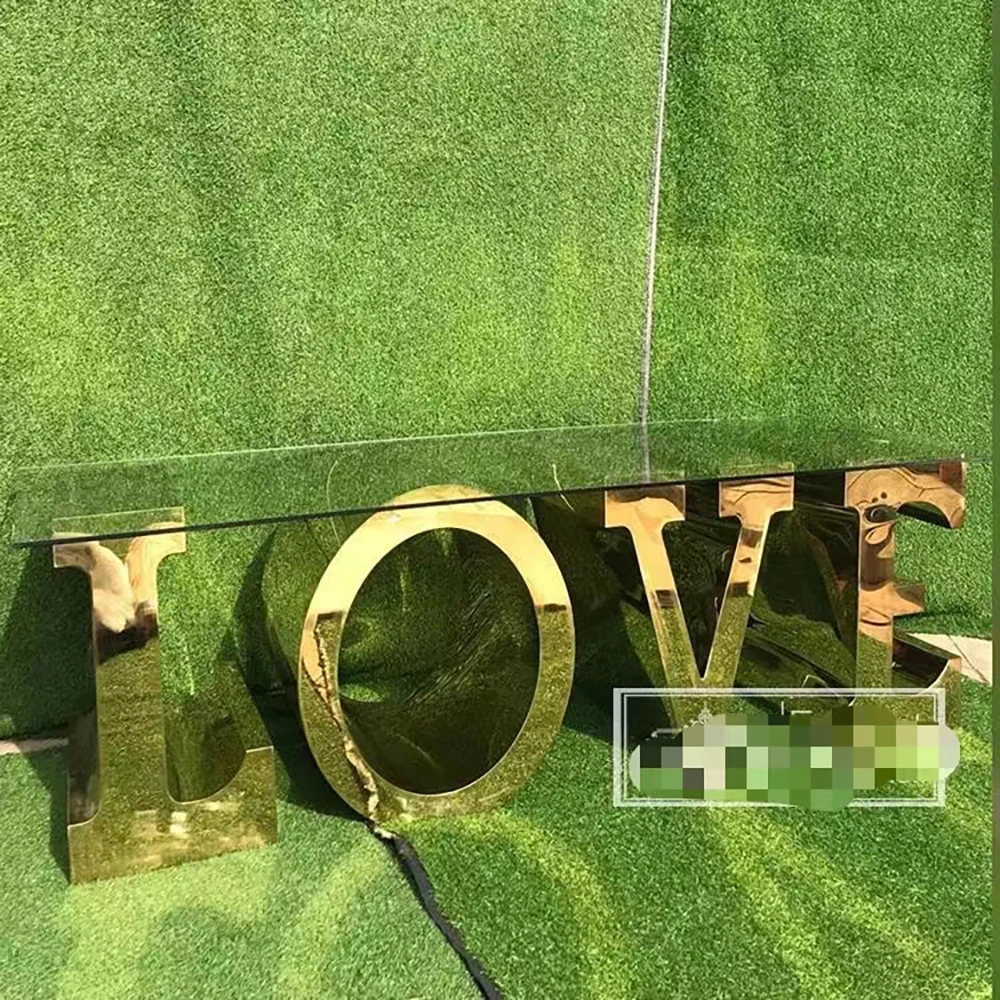 Exquisite Acrylic L-O-V-E Letters Rental Tables Dining Glass Tables For Wedding And Party Candy Table