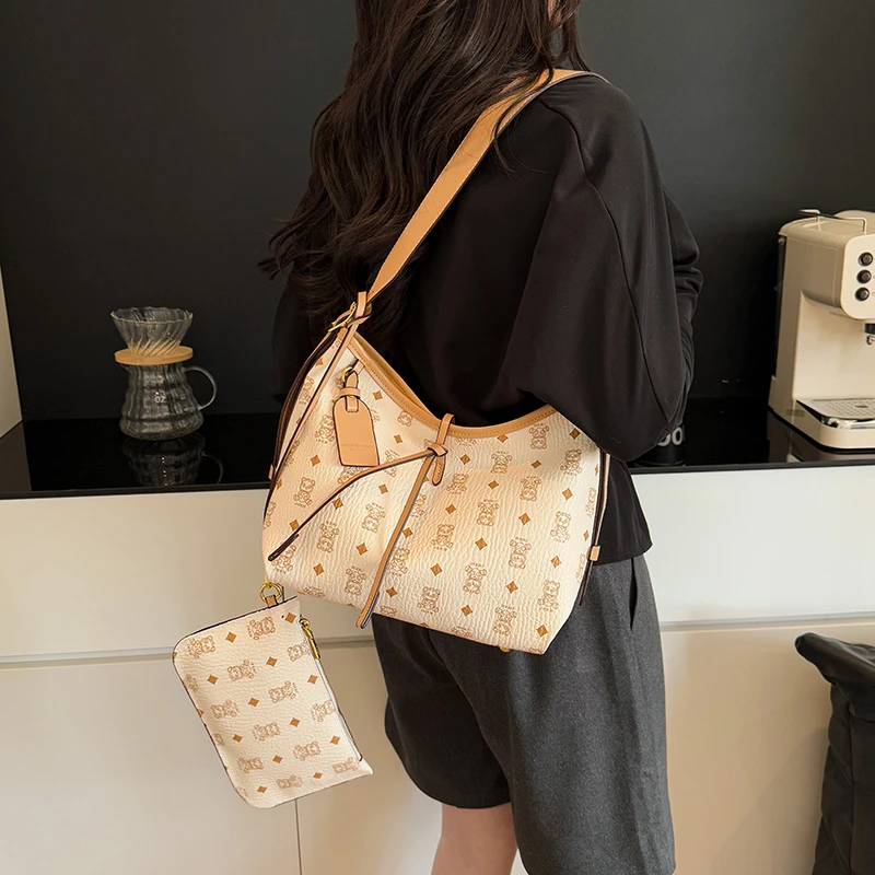 

Fashionable Solid Color Crossbody Bag Minimalist Vintage Leather Clutch With Paris Designer Letter Logo