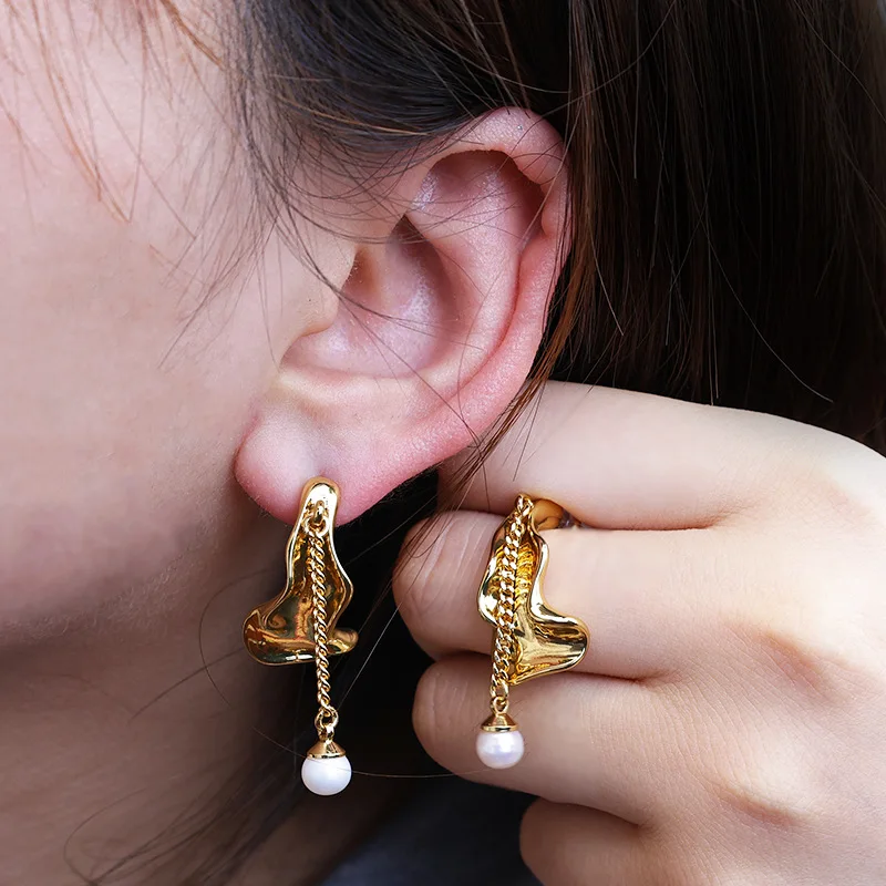 Personality Gold Hammered Pearl /Green Crystal Drop Dangle Earrings For Women Niche Designer Tassel Ear Stud Handcrafted Jewelry