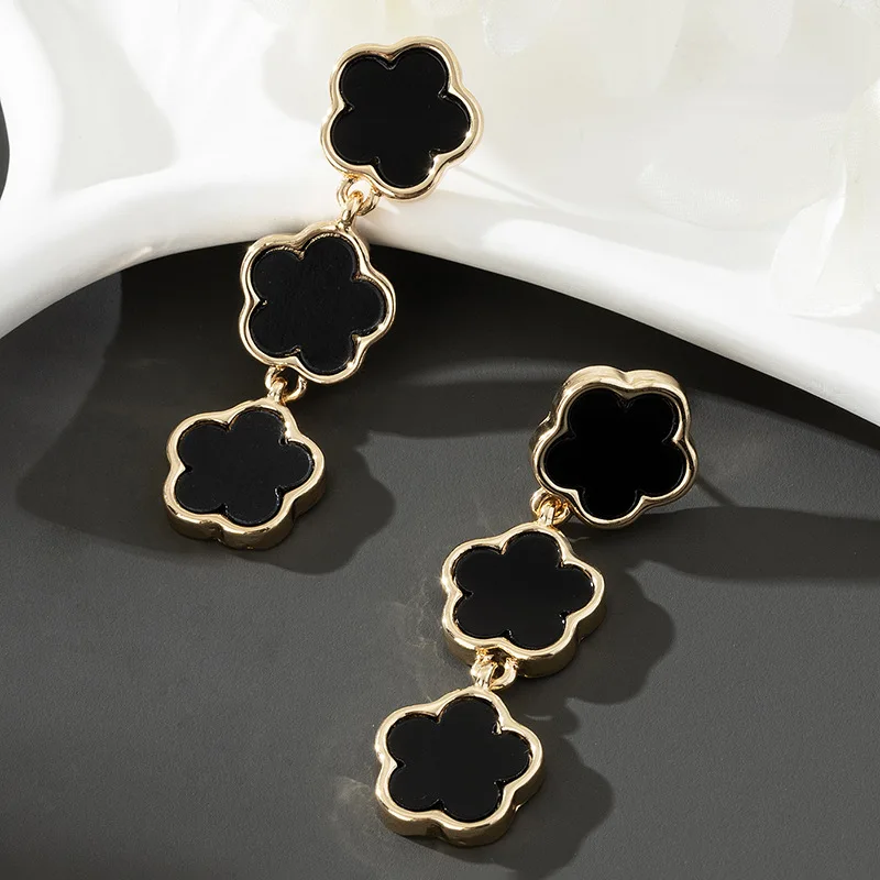 

Hot Sale Lucky Five-Petal Flower Five-Leaf Grass Tassel Earrings for Women Fashion Five-Leaved Flower Earrings Paty Jewelry Gift