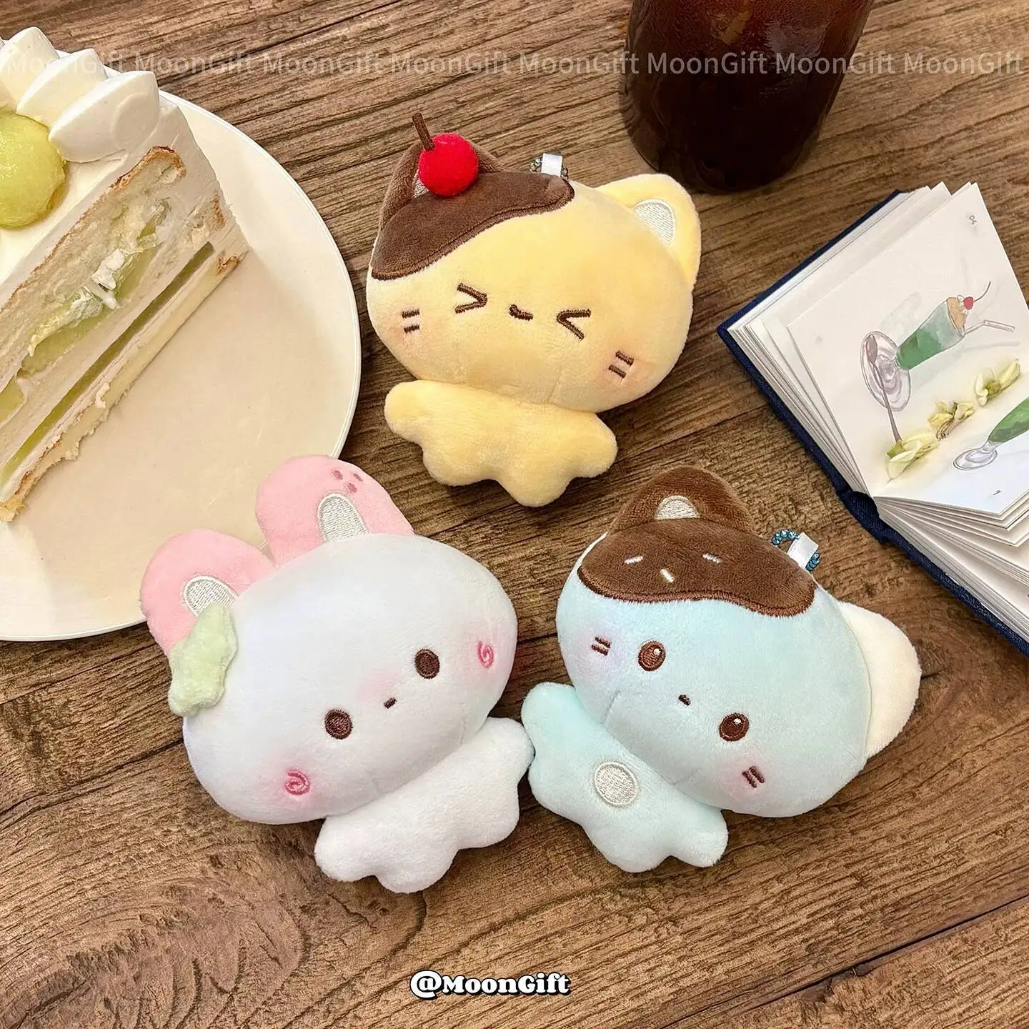 

Space Store x Moon Store Dessert Shop Escape Series 10cm Plush Pendant Toy Cute and Healing