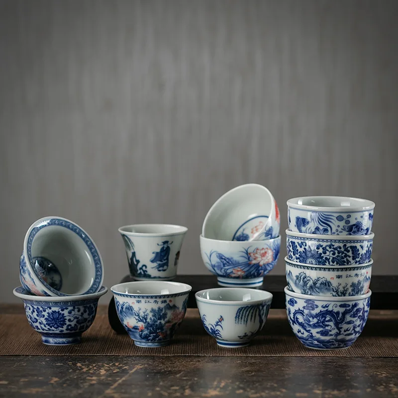 Antiqued Blue And White Ceramic Hand‑held Master Cup Retro Kung Fu Tea Tasting Bowl For Personal Daily Tea Ceremony