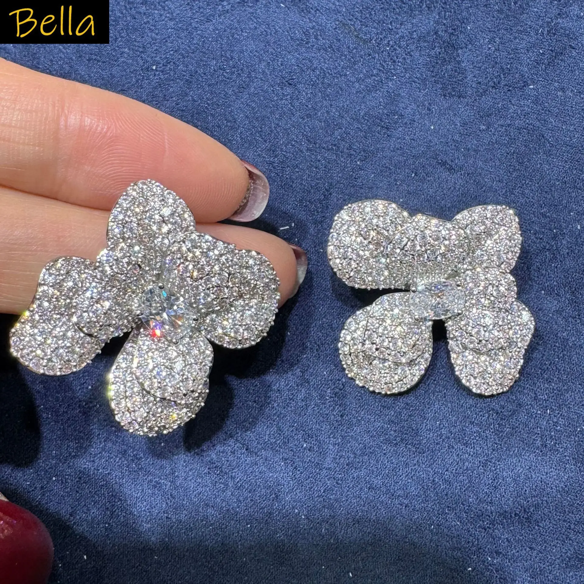 boucles-d'oreilles-a-fleurs-en-zircone-cubique-pour-femmes-bijoux-brillants-couleur-argent-petales-blancs-et-bleus-boucles-d'oreilles-a-clous-cadeau-pour-diner-ou-fete