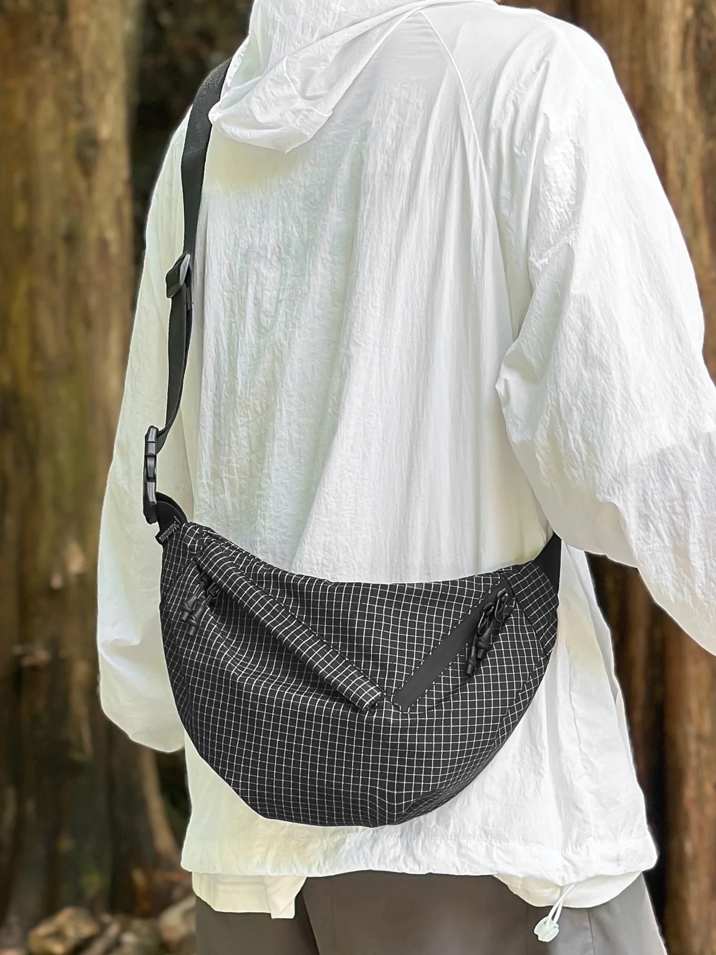 

Outdoor Sports Men's Large Capacity Travel Backpack Casual Dumpling Shape Crossbody Bag for Commuting And Leisure Activities