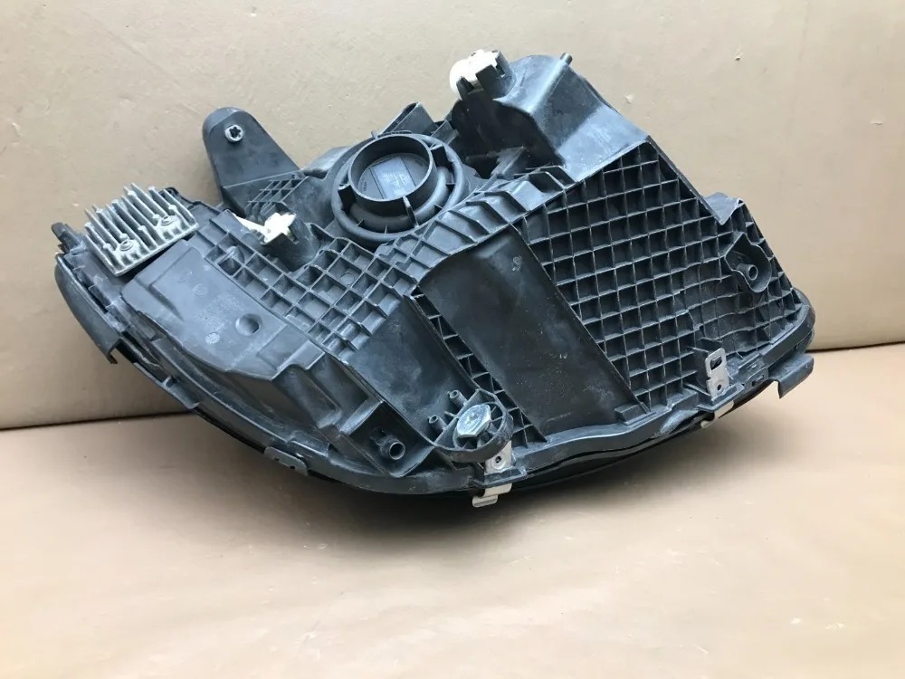 W205 C-Class 2018-2021 USA Standard LED Front Headlight Assembly OEM Auto Lighting System Parts 2059062706 2059062806 view 5