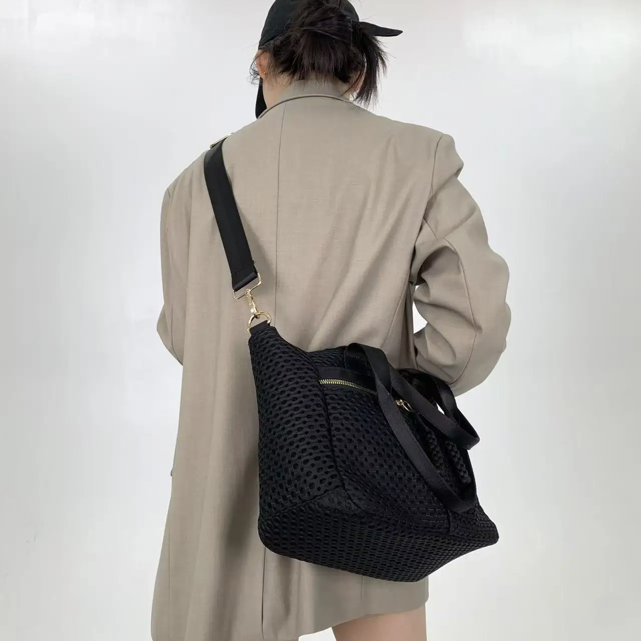Sac à bandoulière en maille multi-poches pour femmes, sac à bandoulière polyvalent à épissure rétro de grande capacité, à la mode et personnalisé