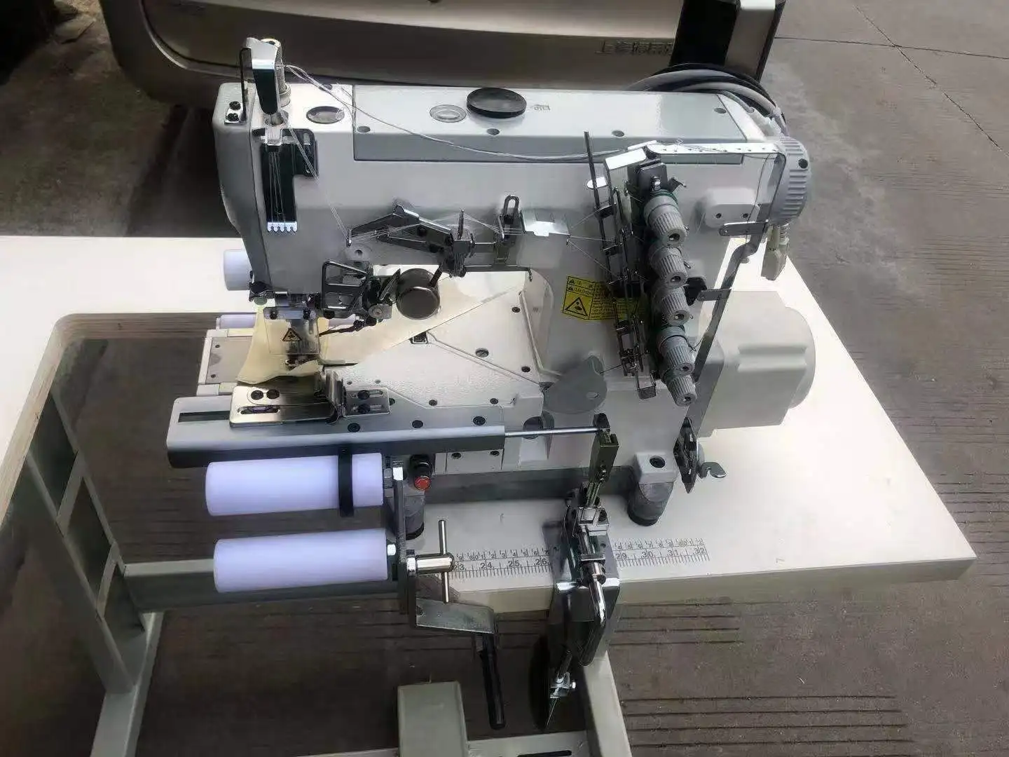 QS-600D-UT-CL Automatic Cylinder Bed Rolled Puller T Shirt Collar Underwear Waistband  Interlock Sewing Machine