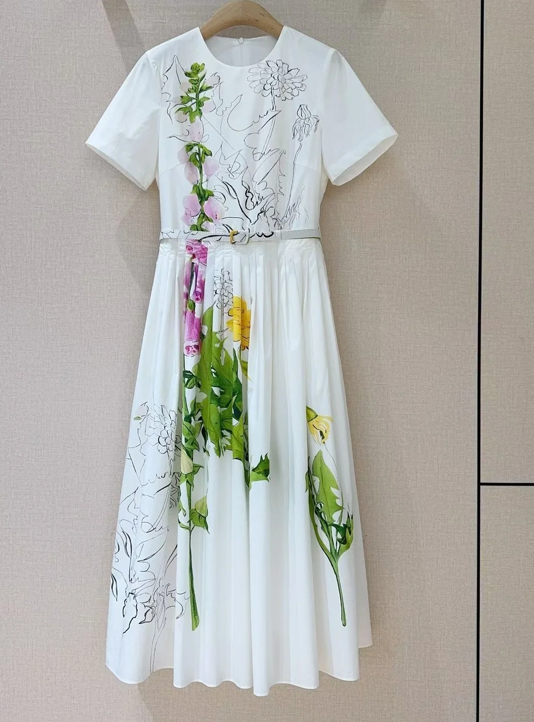 

Новинка высшего качества 2026, весенне-летнее платье, женское белое платье до середины икры с зелеными листьями и цветочным принтом, карманное лоскутное платье с короткими рукавами