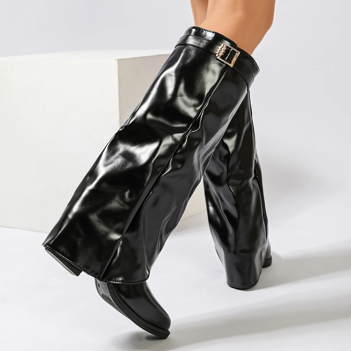 Damenstiefel, spitzer Zeh, breiter Schaft, gerader Schaft, Metallschnalle, halbhohe Stiefel, Übergröße, klobiger Absatz, Stiefel mit weitem Schaft