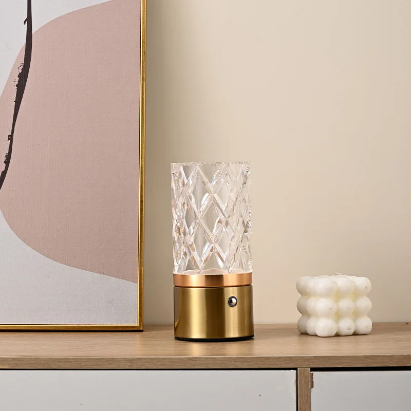 Plug-in luz vaso de luxo candeeiro de mesa luz ambiente cilíndrica toque metal acrílico quarto luz decorativa