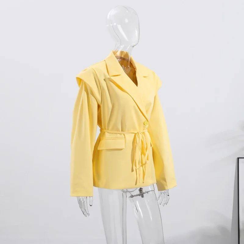 سترة أنيقة للتنقل للسيدات برباط وجيب فضفاض مرقع وطية صدر السترة للحفلات تبدو ملابس خارجية للنساء بأشرطة