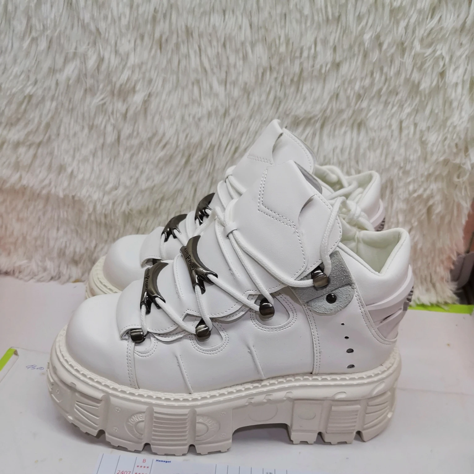 Metal Rivet Street Style Rock Boots Round Toe Lace Up 2024 New Punk Tank Sole Casual Short Boots White Fashion Women Sport Pumps